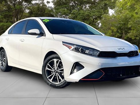 Used 2023 Kia Forte LXS w/ LXS Technology Package FWD image 11