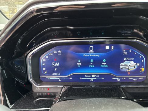 Used 2023 Chevrolet Silverado 1500 LTZ image 2