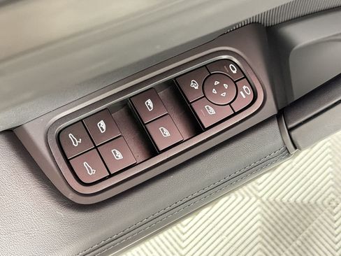 Used 2026 Porsche Cayenne GTS AWD/4WD image 13