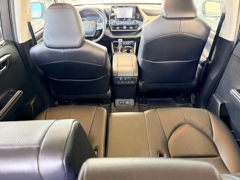 Used 2020 Toyota Highlander Limited AWD/4WD image 25