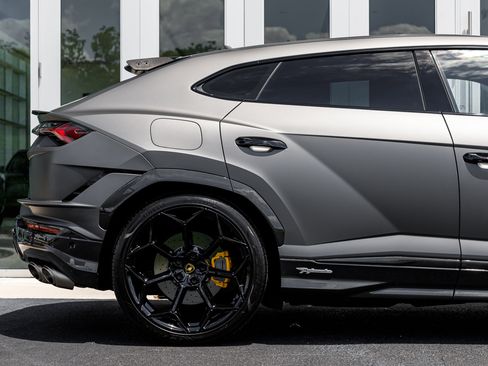 Used 2024 Lamborghini Urus Performante AWD/4WD image 17