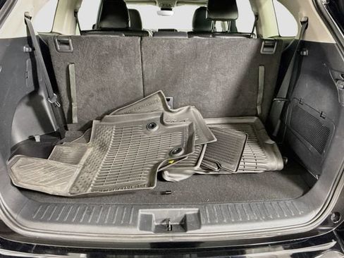 Certified 2025 Toyota Highlander XLE FWD image 28