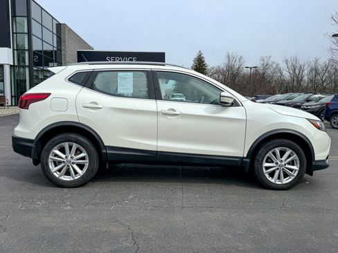 Used 2017 Nissan Rogue Sport SV w/ SV All-Weather Package image 4