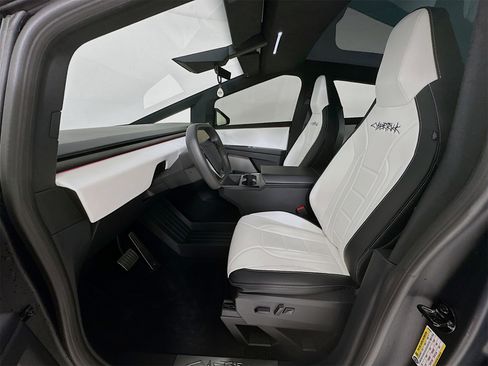 Used 2024 Tesla Cybertruck AWD Crew Cab image 20