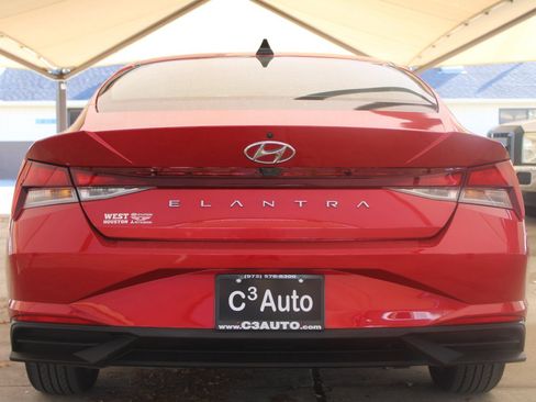 Used 2023 Hyundai Elantra SEL w/ Convenience Package image 17