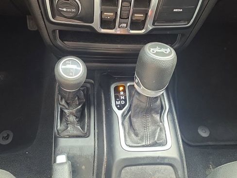 Used 2018 Jeep Wrangler Unlimited Sport S image 27