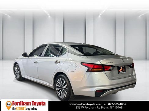 Used 2025 Nissan Altima 2.5 SV FWD image 5