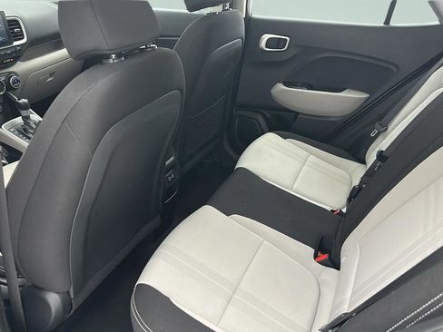 Used 2025 Hyundai Venue SEL FWD image 9
