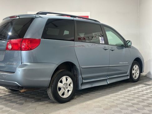 Used 2010 Toyota Sienna XLE image 13