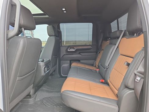Used 2024 Chevrolet Silverado 3500 High Country w/ High Country Premium Package AWD/4WD image 15