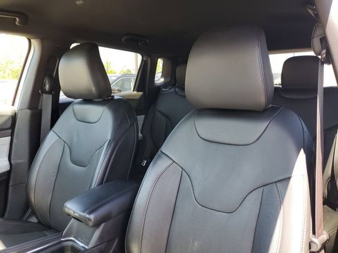 Used 2023 Jeep Compass Latitude AWD/4WD image 11