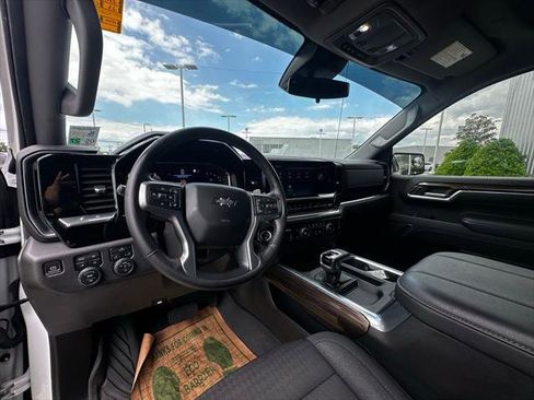 Used 2023 Chevrolet Silverado 1500 LT Trail Boss w/ LPO, Dark Essentials Package AWD/4WD image 9