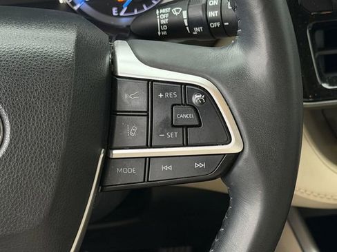 Used 2023 Toyota Highlander XLE image 15