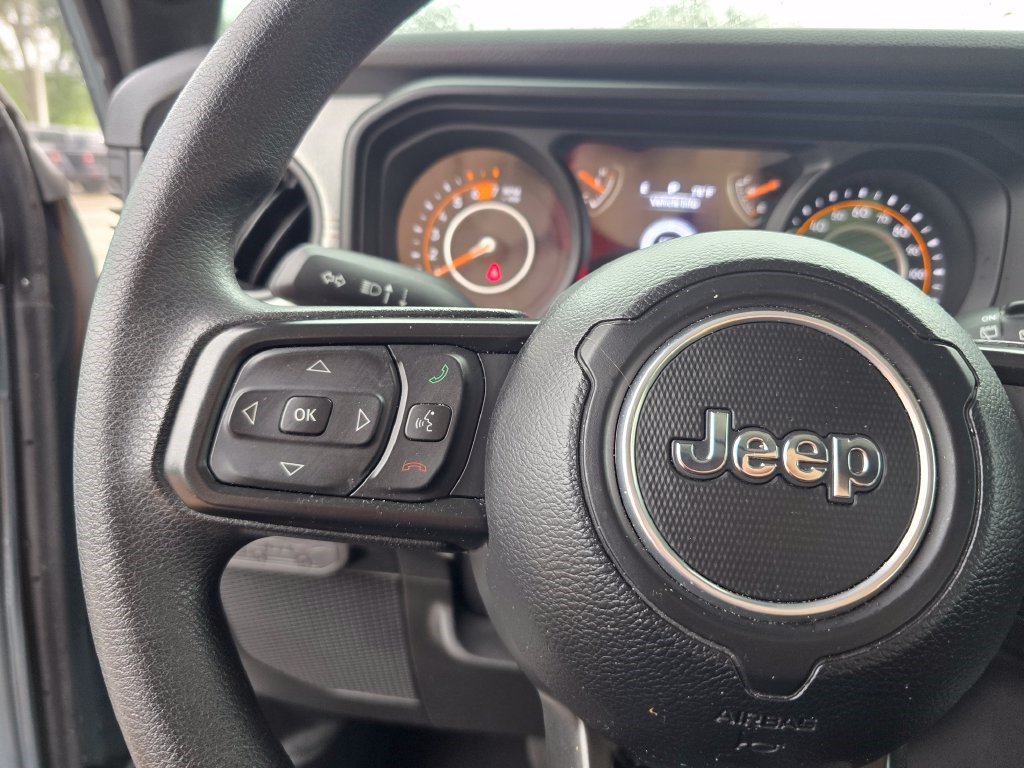 Used 2025 Jeep Wrangler Sport AWD/4WD image 18