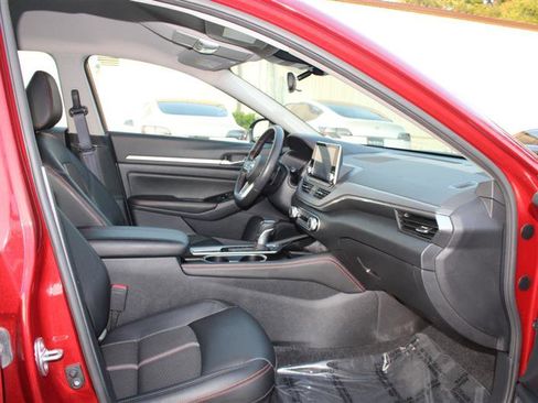 Used 2024 Nissan Altima 2.5 SR image 12