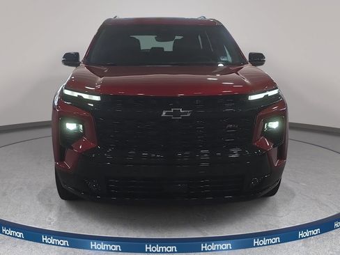 Used 2025 Chevrolet Traverse RS FWD image 3