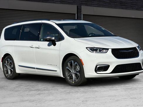 New 2026 Chrysler Pacifica Pinnacle image 2