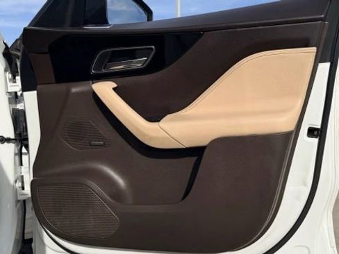 Used 2019 Jaguar F-PACE Prestige image 17