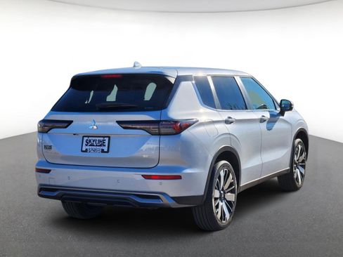 New 2026 Mitsubishi Outlander SE image 3