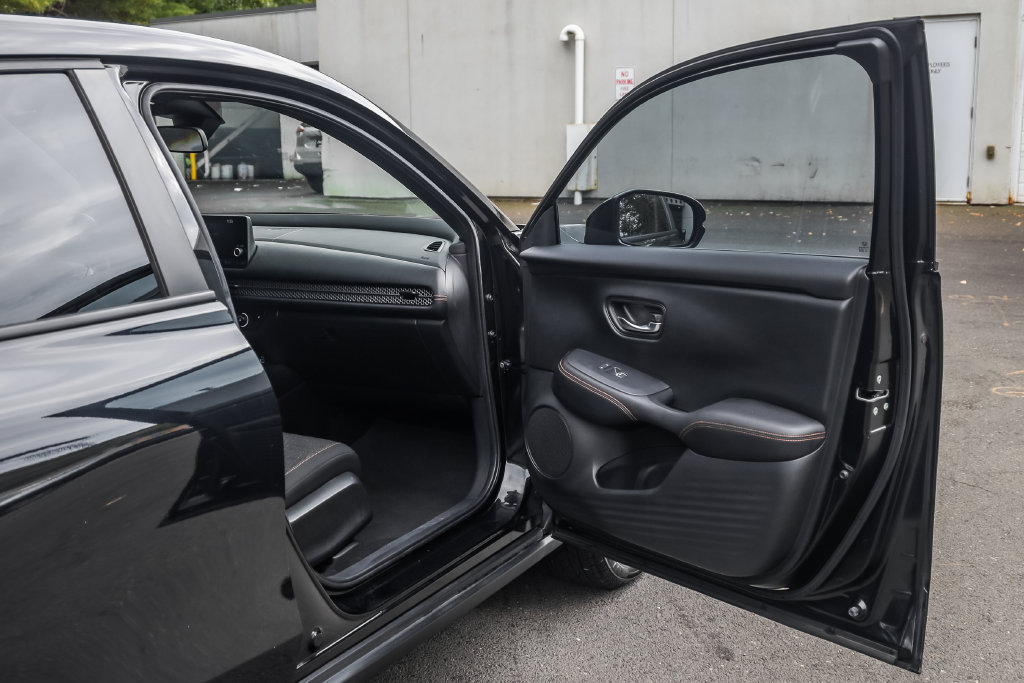 Used 2024 Honda HR-V Sport image 16