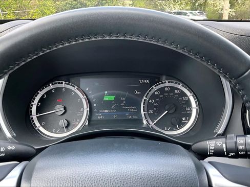 Used 2023 Toyota Highlander XLE AWD/4WD image 26