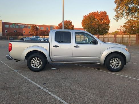 Used 2019 Nissan Frontier SV image 9