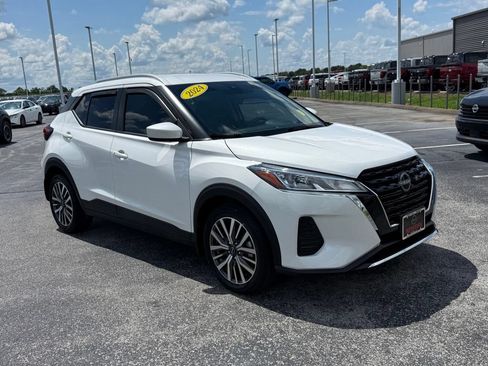 Used 2024 Nissan Kicks SV FWD image 2