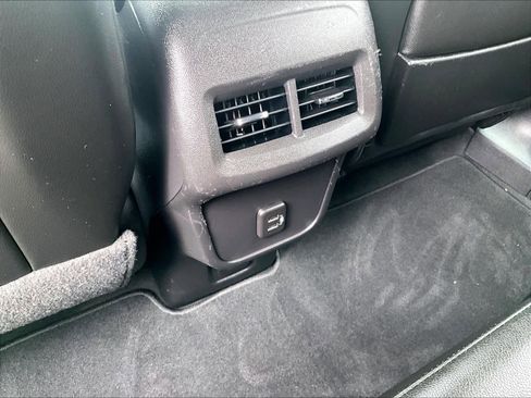 Used 2024 GMC Terrain SLT image 28