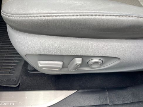 Used 2023 Toyota Highlander Platinum image 9