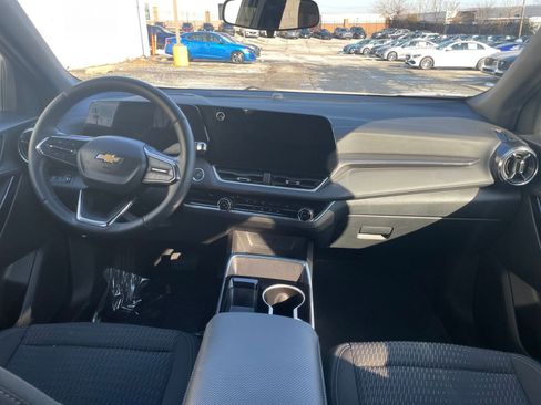 Used 2025 Chevrolet Equinox LT image 32