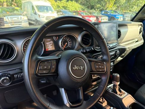 Used 2019 Jeep Wrangler Sport AWD/4WD image 9