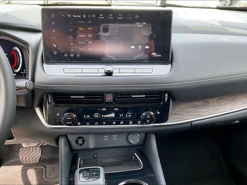 Certified 2025 Nissan Rogue Platinum w/ Platinum Premium Package AWD/4WD image 30