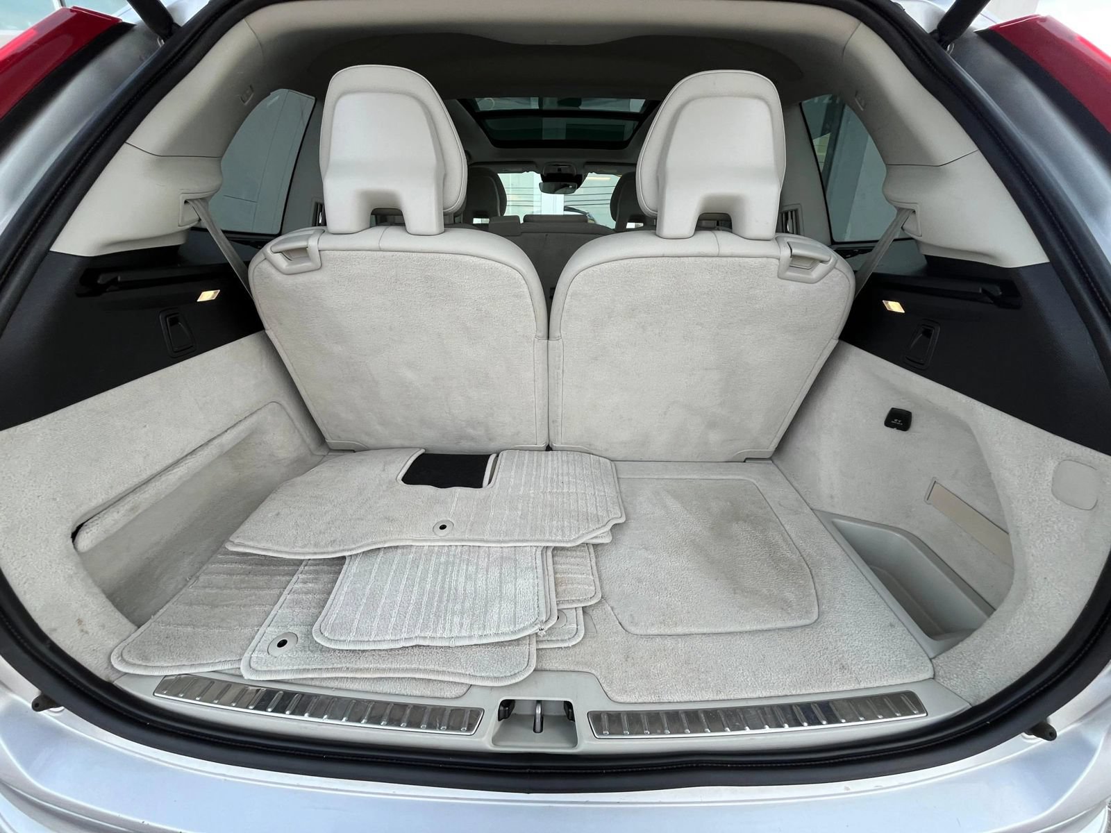 Used 2016 Volvo XC90 T6 Momentum AWD/4WD image 7