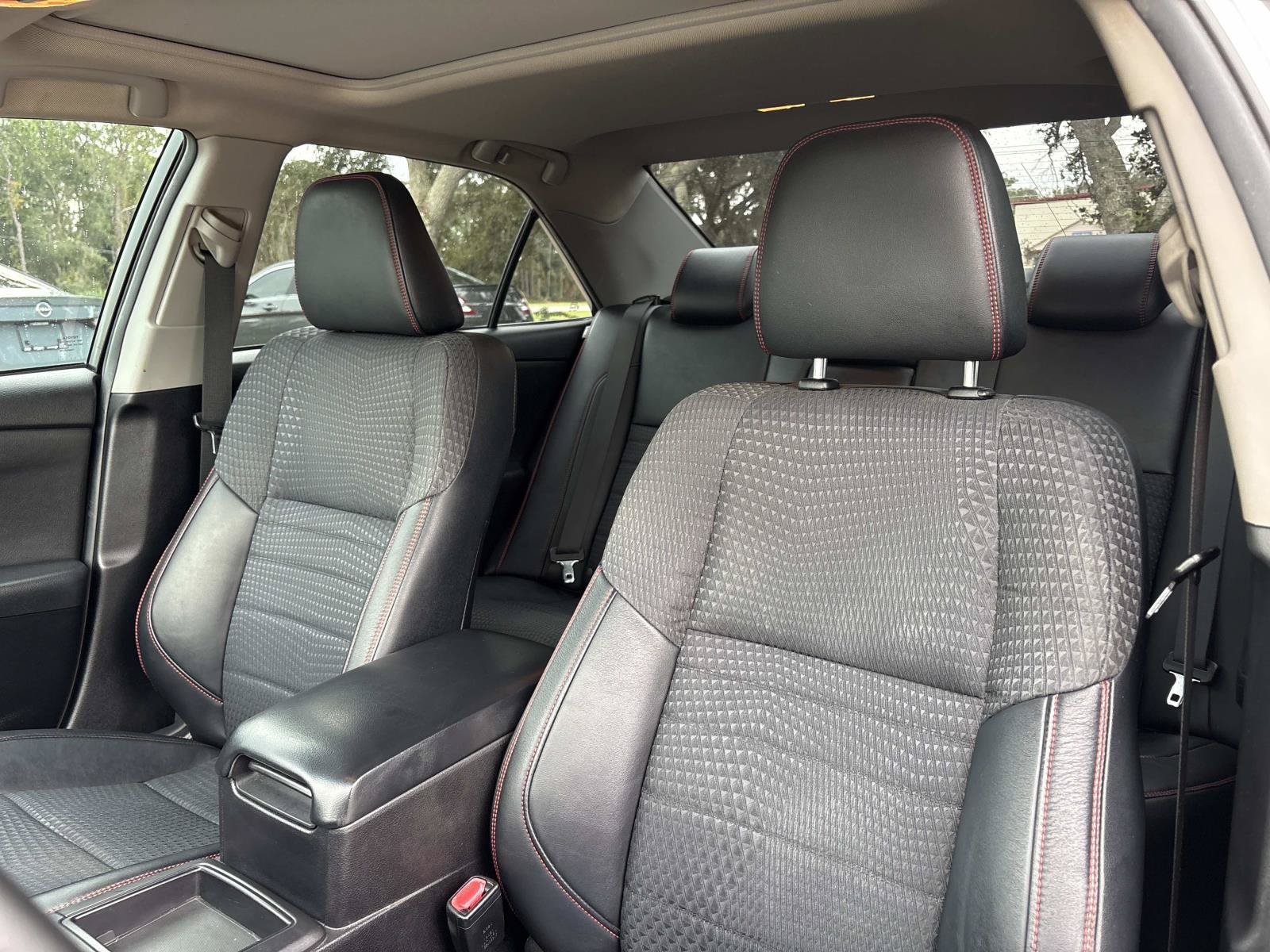 Used 2015 Toyota Camry SE w/ Moonroof Package FWD image 20