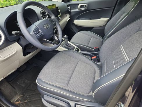 Used 2026 Hyundai Venue SEL FWD image 8