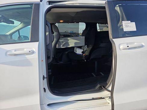 Used 2026 Toyota Sienna LE image 23