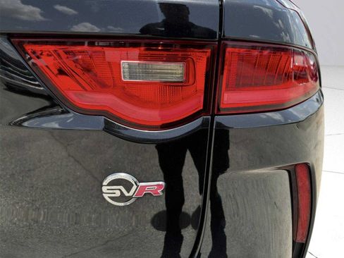 Used 2019 Jaguar F-PACE SVR image 15