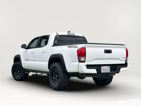 Used 2017 Toyota Tacoma TRD Off-Road RWD image 16