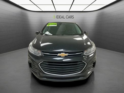 Used 2020 Chevrolet Trax LS FWD image 2