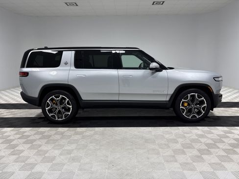 Used 2023 Rivian R1S Launch Edition image 6