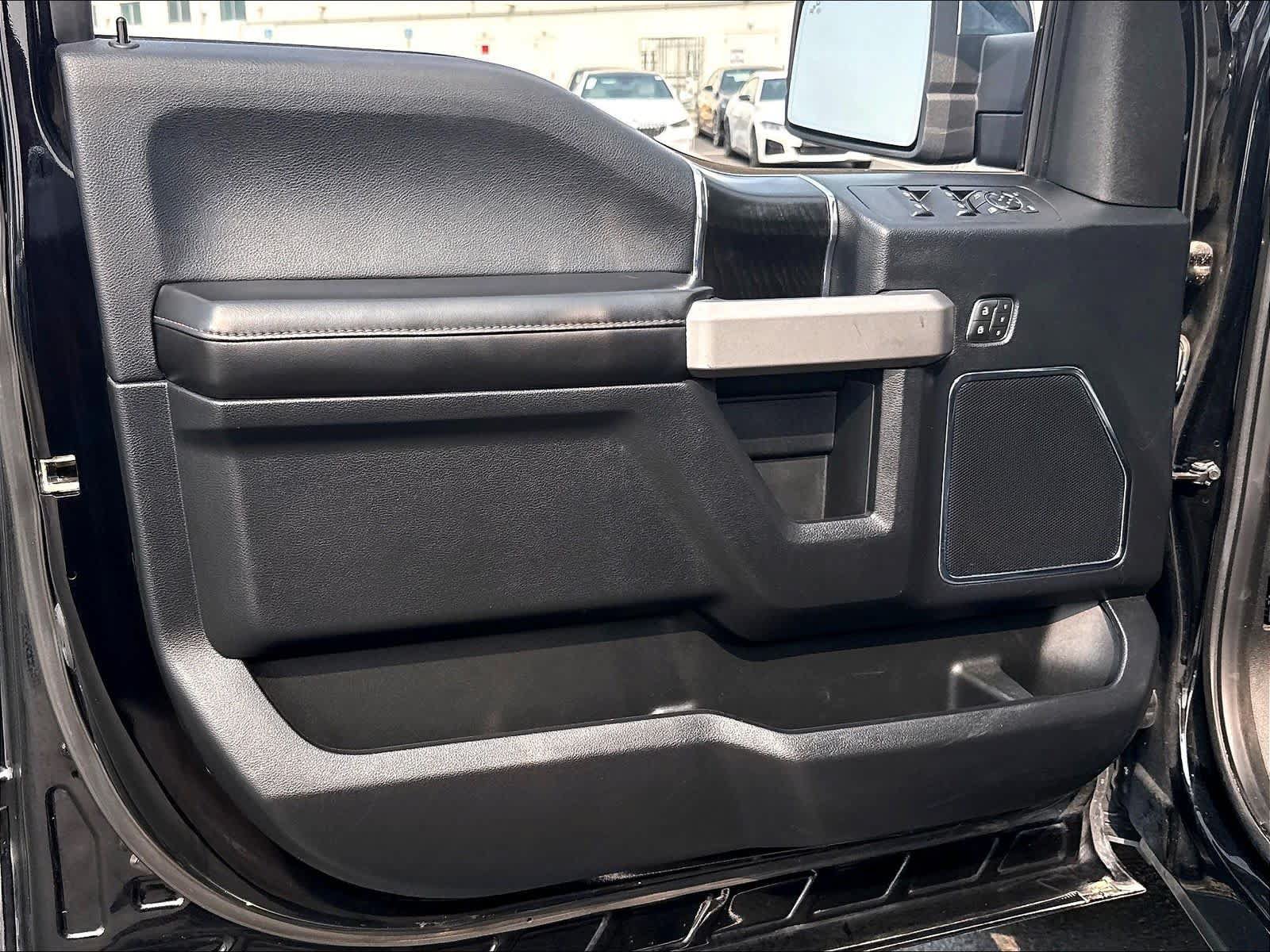 Used 2018 Ford F150 Platinum w/ Equipment Group 701A Luxury AWD/4WD image 18