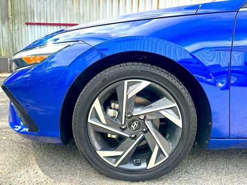 New 2025 Hyundai Elantra Limited image 19