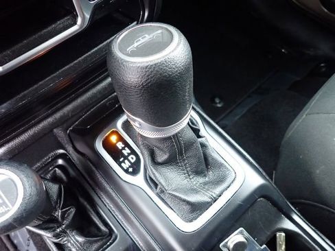 Used 2020 Jeep Gladiator Sport AWD/4WD image 21