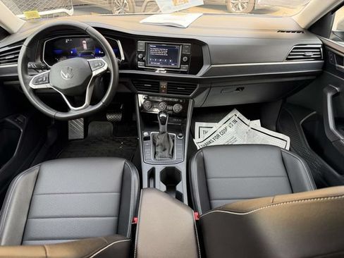 Certified 2023 Volkswagen Jetta SE w/ Panoramic Sunroof Package FWD image 14