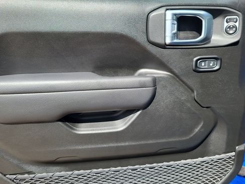 Used 2024 Jeep Gladiator Sport image 6