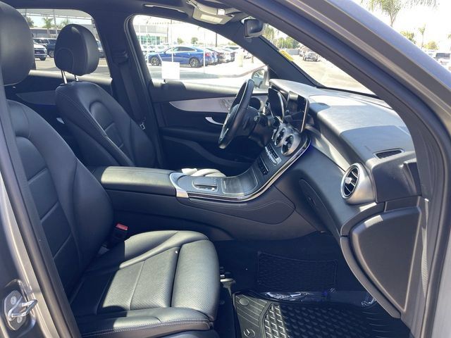 Used 2020 Mercedes-Benz GLC 300 4MATIC w/ Premium Package image 28