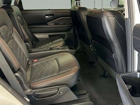 Used 2024 Nissan Pathfinder Platinum image 24