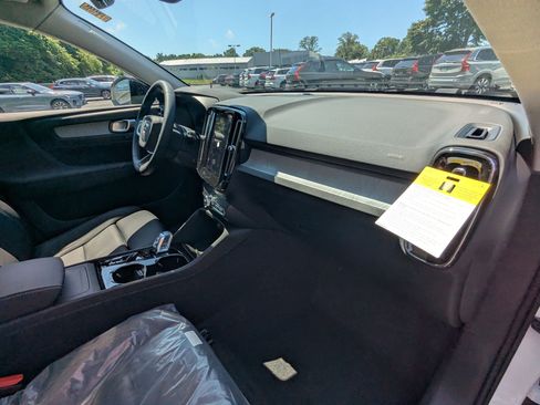 New 2026 Volvo XC40 B5 Plus w/ Protection Package Premier image 23