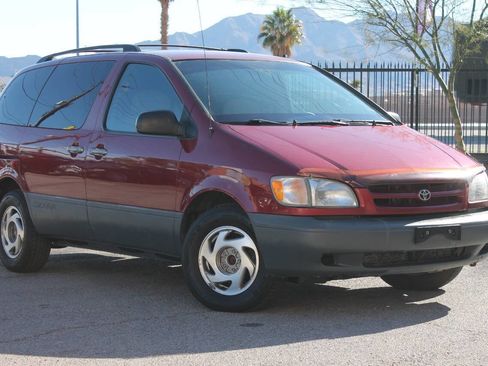 Used 1998 Toyota Sienna LE FWD image 2