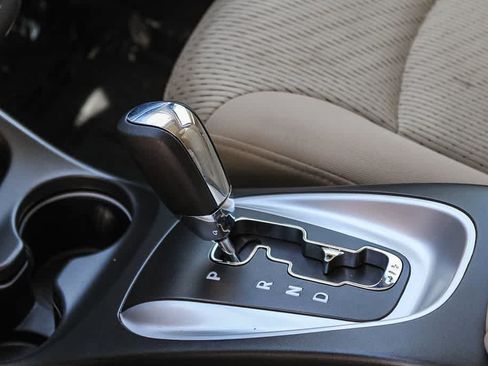 Used 2019 Dodge Journey SE FWD image 18